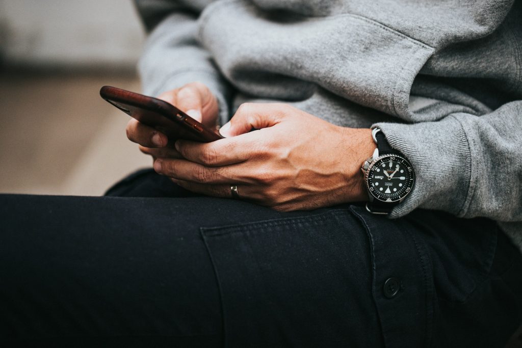 Integrating Social Media into Online Casinos: A New Strategy for Audience Engagement