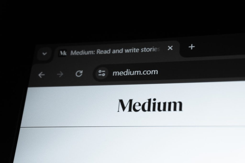 Medium.com website displayed on a screen. webflow editor, responsive layout, drag and drop builder