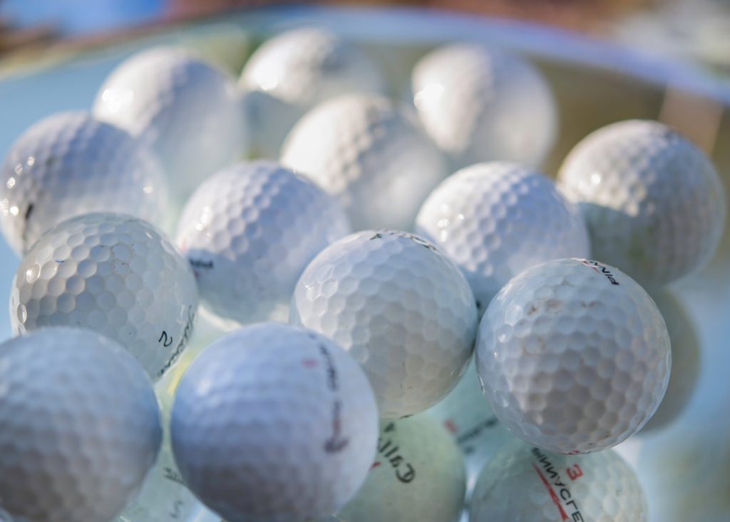 white golf ball on green golf course golf betting odds, golf scoreboard, player rankings