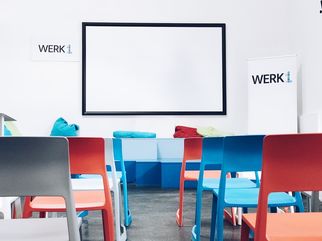 empty seats e learning platform, digital branding, creative classroom