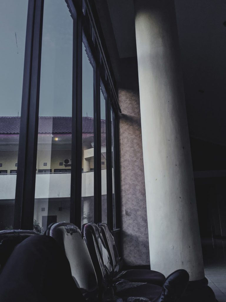 a row of chairs sitting in front of a window modern tight end, football catch, nfl stars