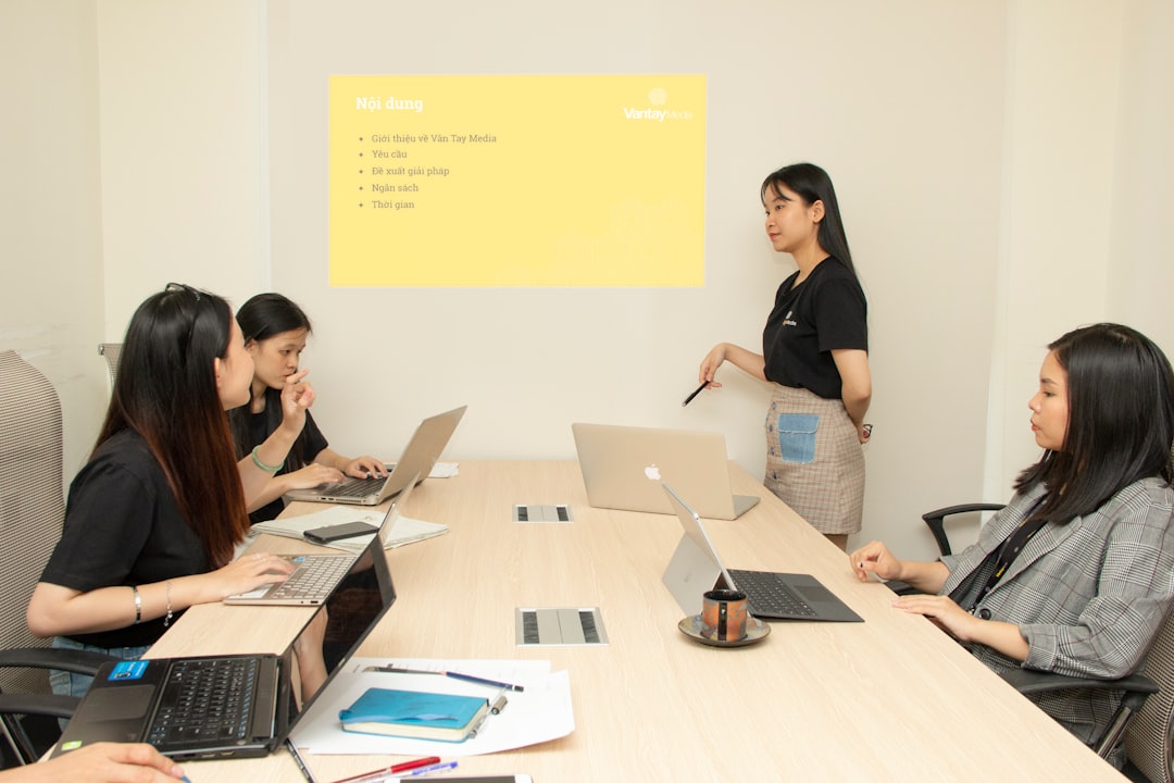 four women inside room e learning platform, digital branding, creative classroom