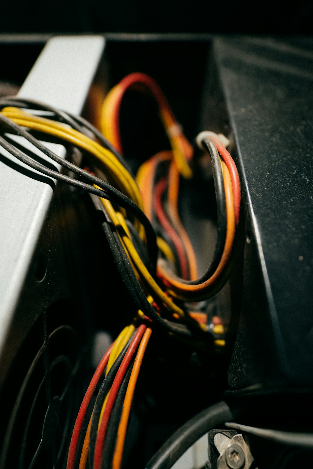 a bunch of wires and wires in a box troubleshoot, connection settings, syncing problems