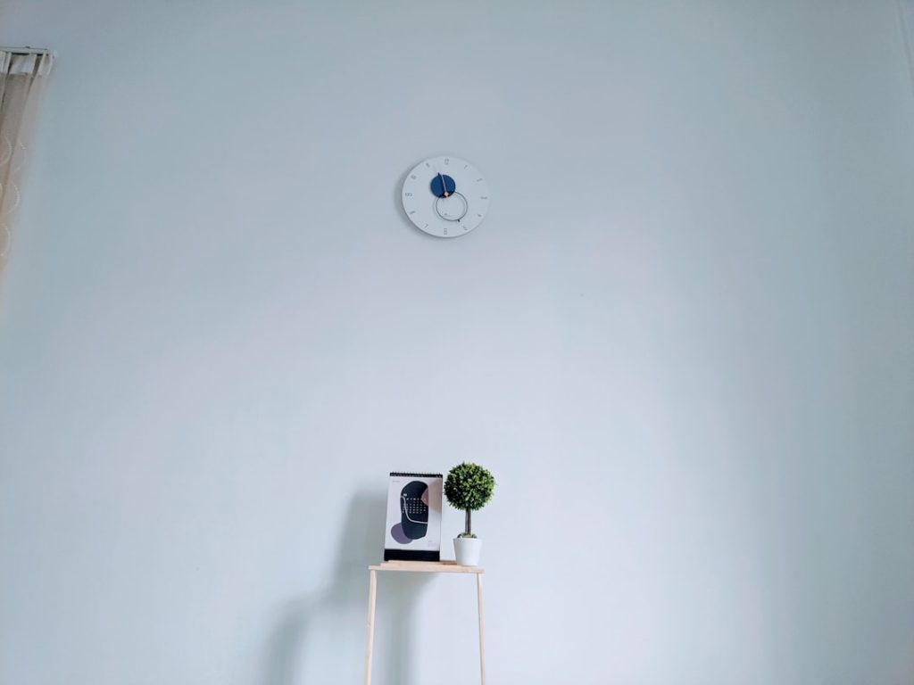 white and black wall mounted device smart home, leak sensor, flood detection
