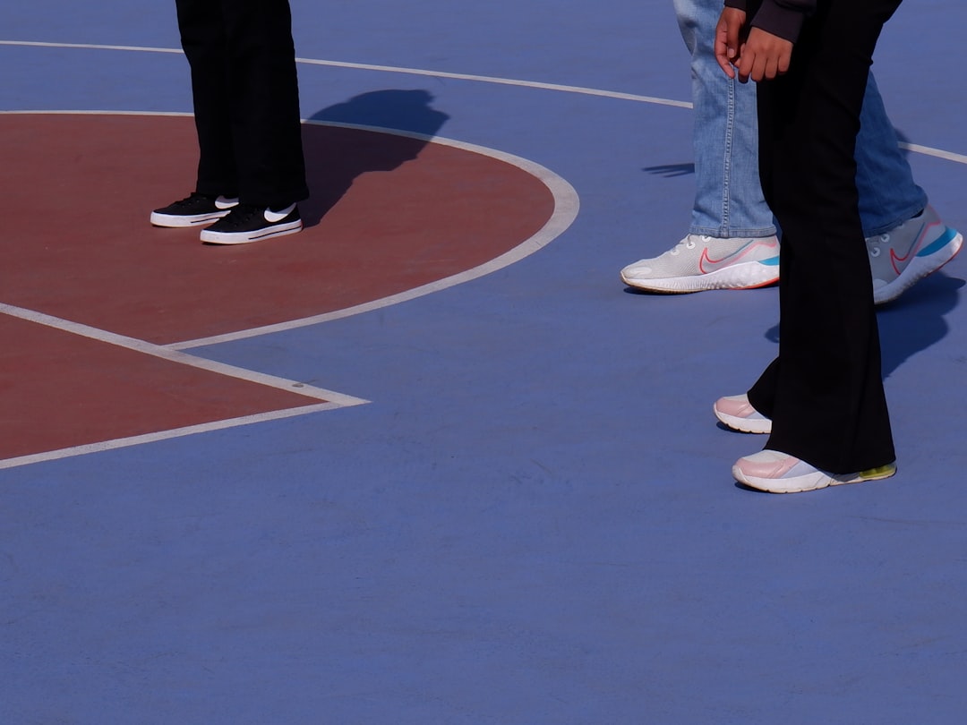 a pair of people standing on a track Stephen Curry standing next to tall NBA players, basketball court comparison, height difference